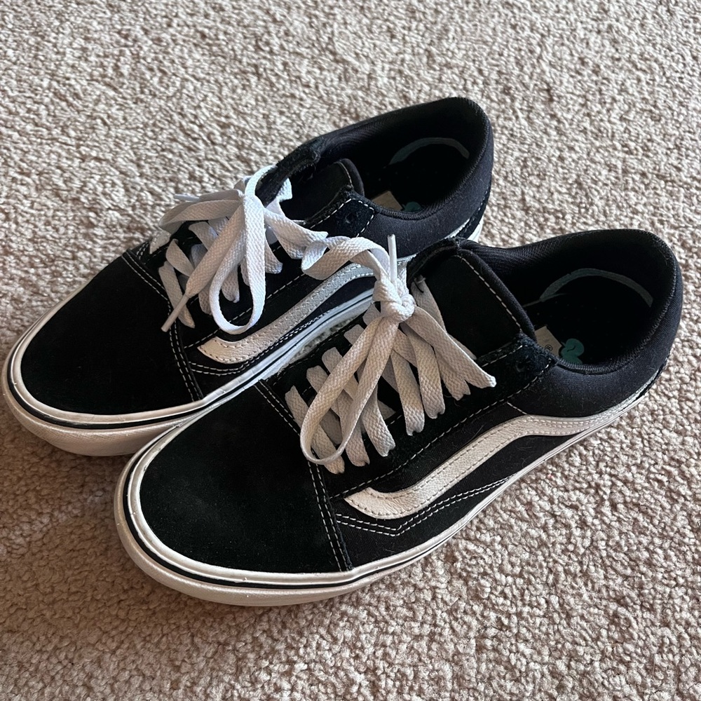 MENS BLACK & WHITE VANS